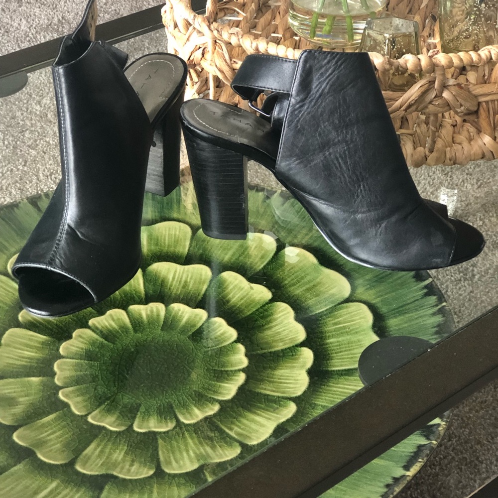 Tahari shoe/sandal for work or out on the town!